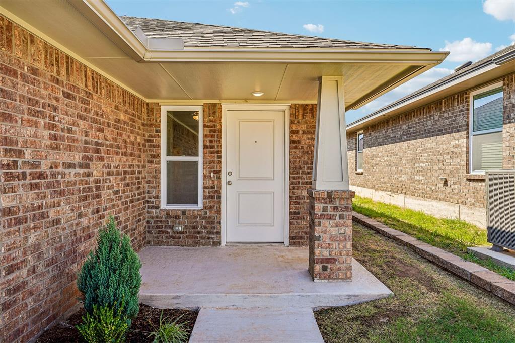 2916 Nw 196th Place Property Photo 4