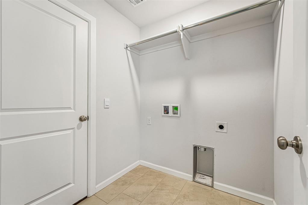 2916 Nw 196th Place Property Photo 14