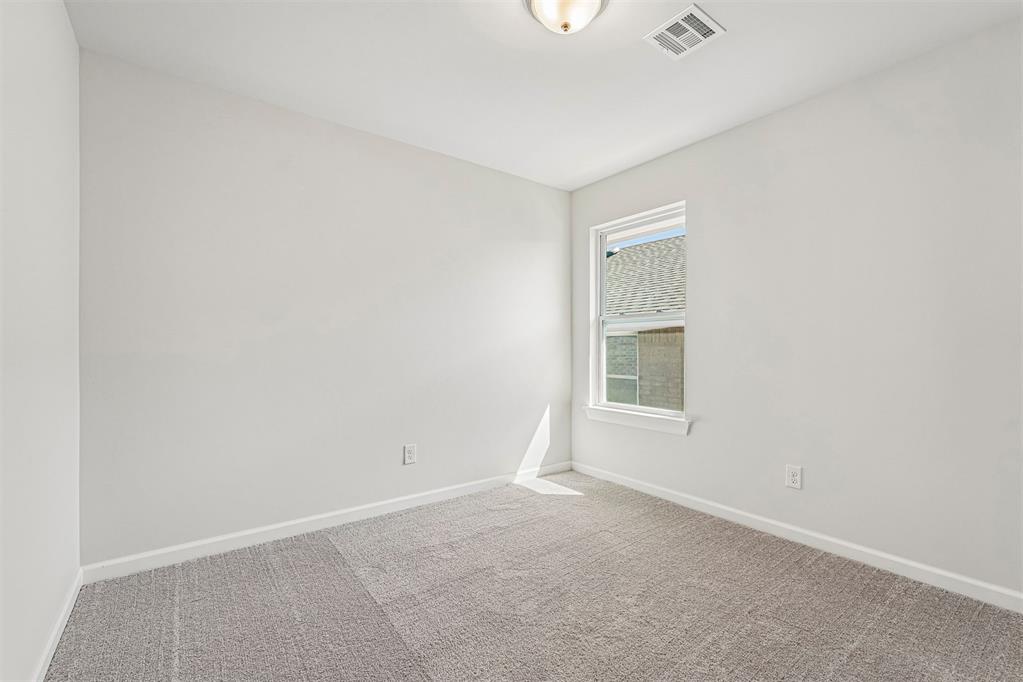 2916 Nw 196th Place Property Photo 18