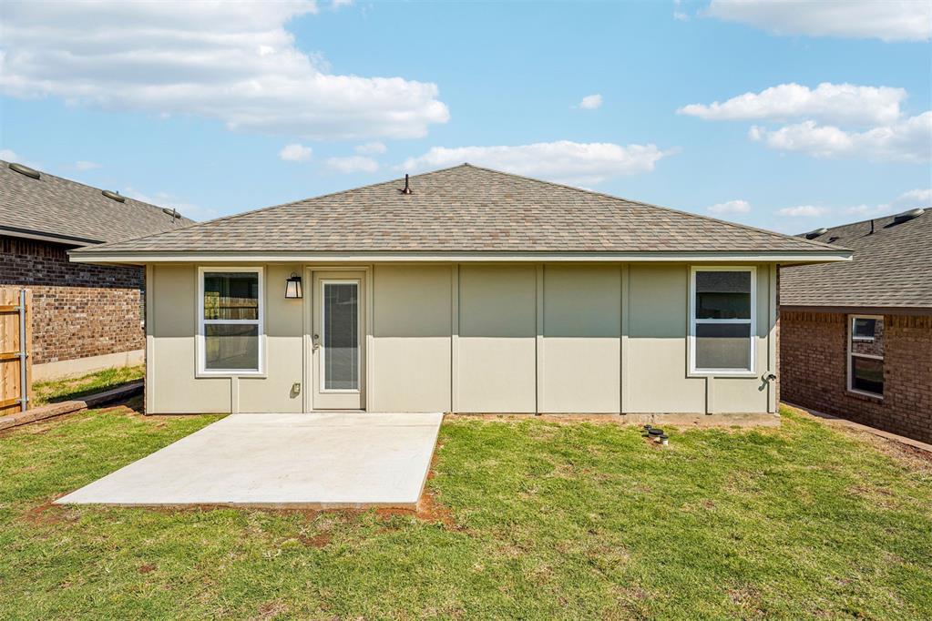 2916 Nw 196th Place Property Photo 24