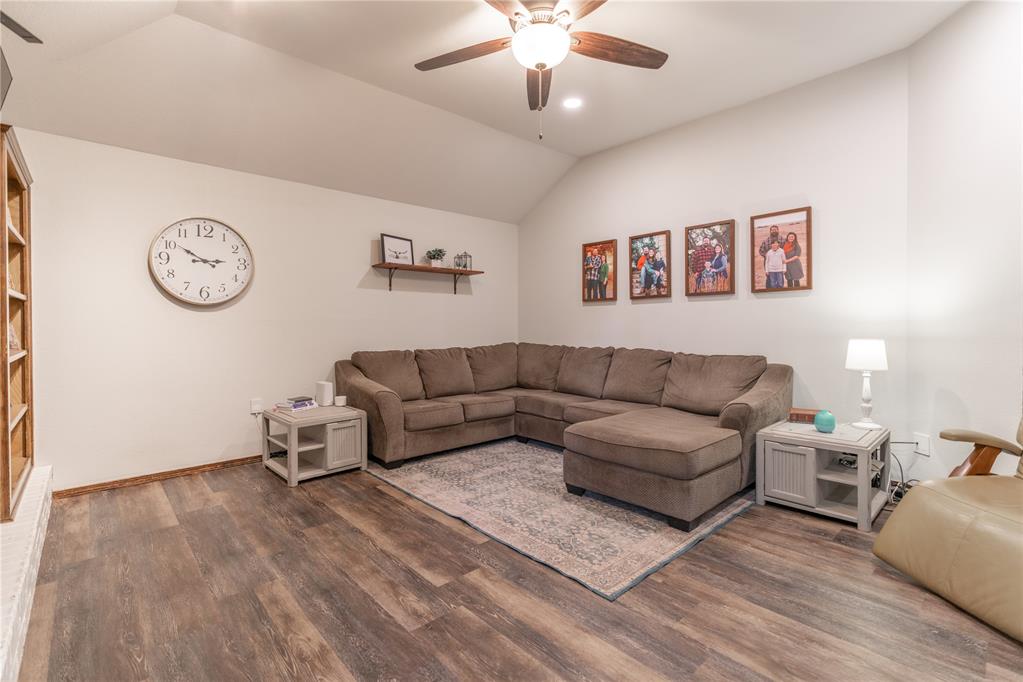 404 N Lockeport Drive Property Photo 4