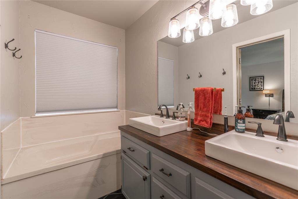 404 N Lockeport Drive Property Photo 16