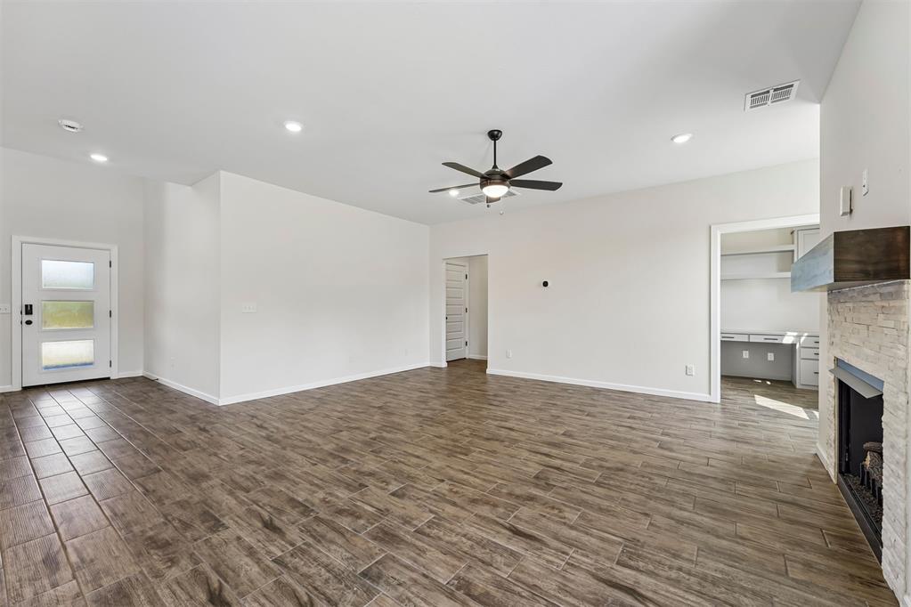 1304 Lighthorsemen Way Property Photo 5