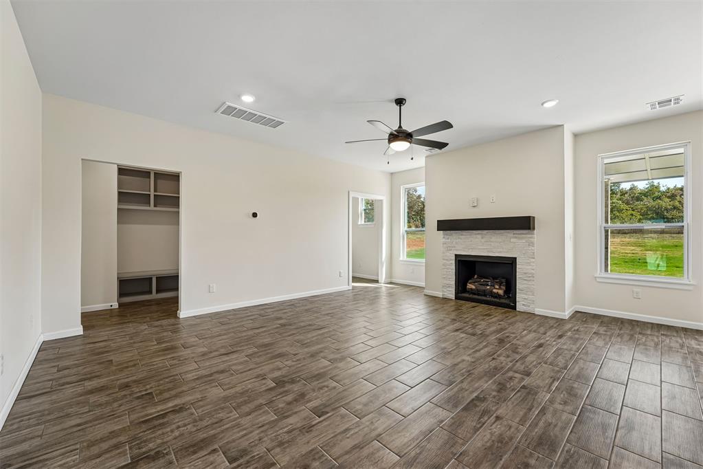 1304 Lighthorsemen Way Property Photo 6