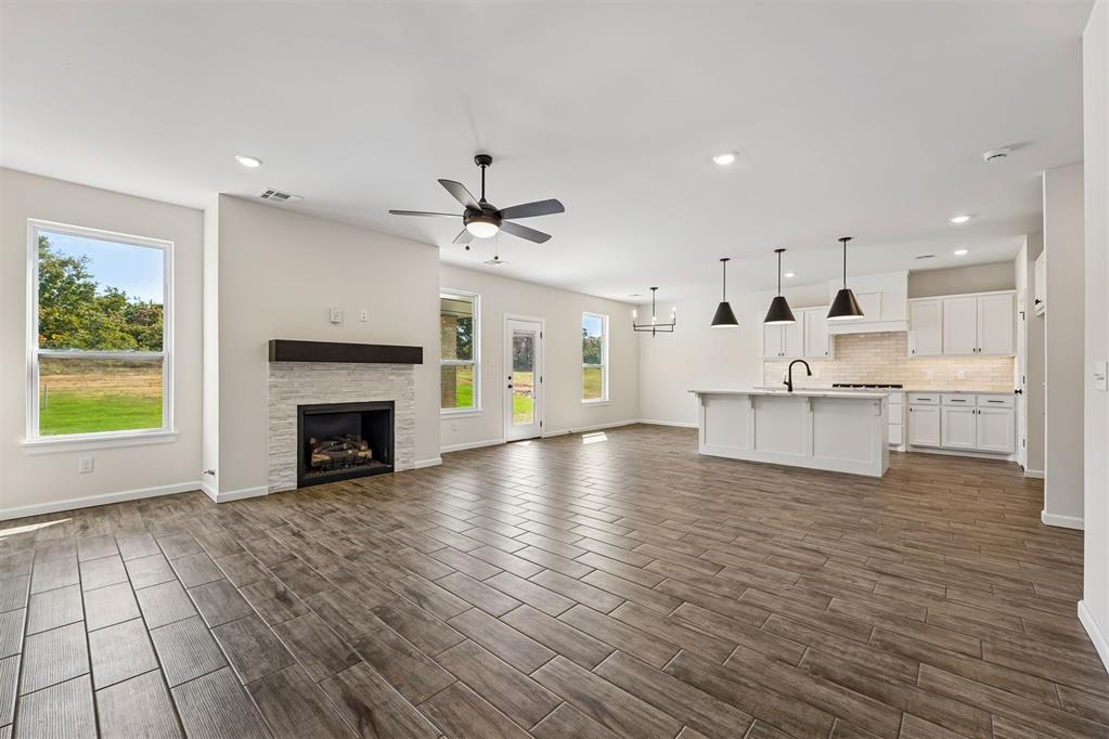 1304 Lighthorsemen Way Property Photo 7