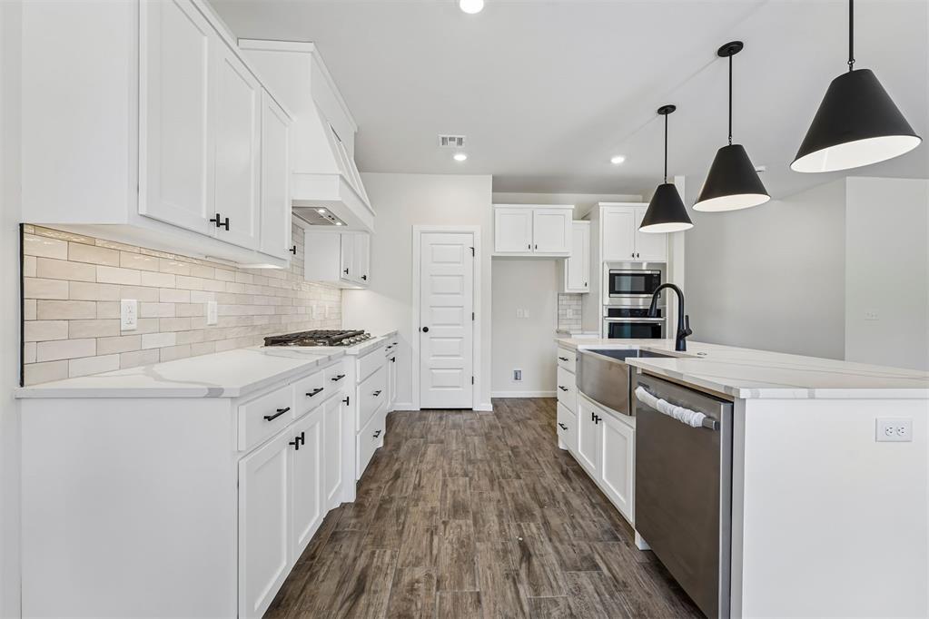 1304 Lighthorsemen Way Property Photo 11