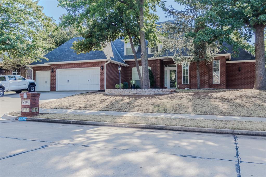 2209 Wildwood Terrace Property Photo 2