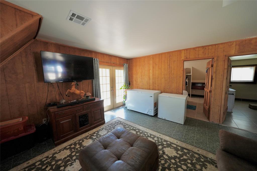 52469 W Highway 16 Property Photo 8