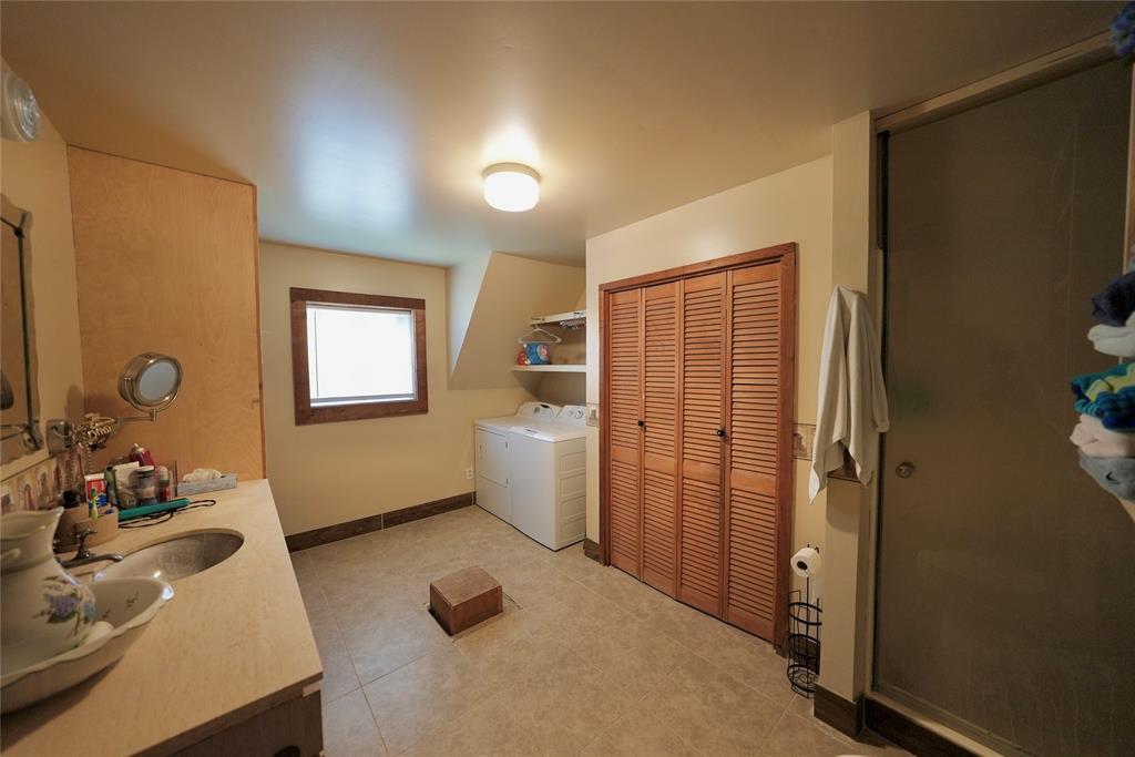 52469 W Highway 16 Property Photo 10