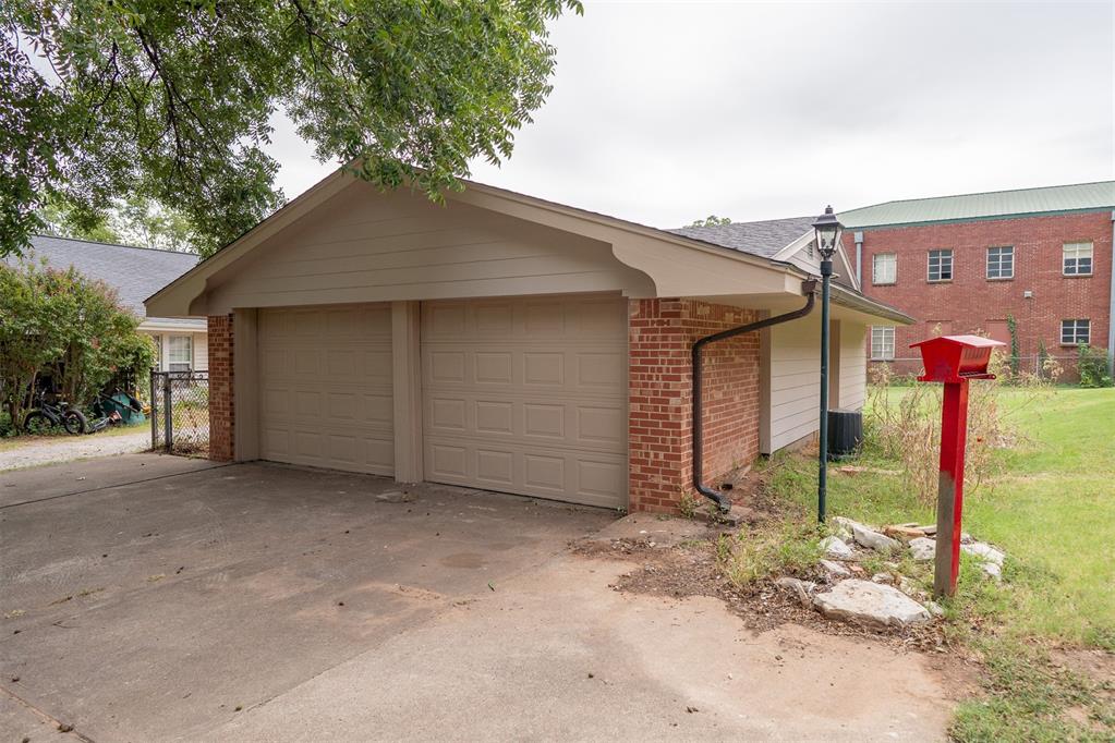 401 E Robert S Kerr Boulevard Property Photo 30