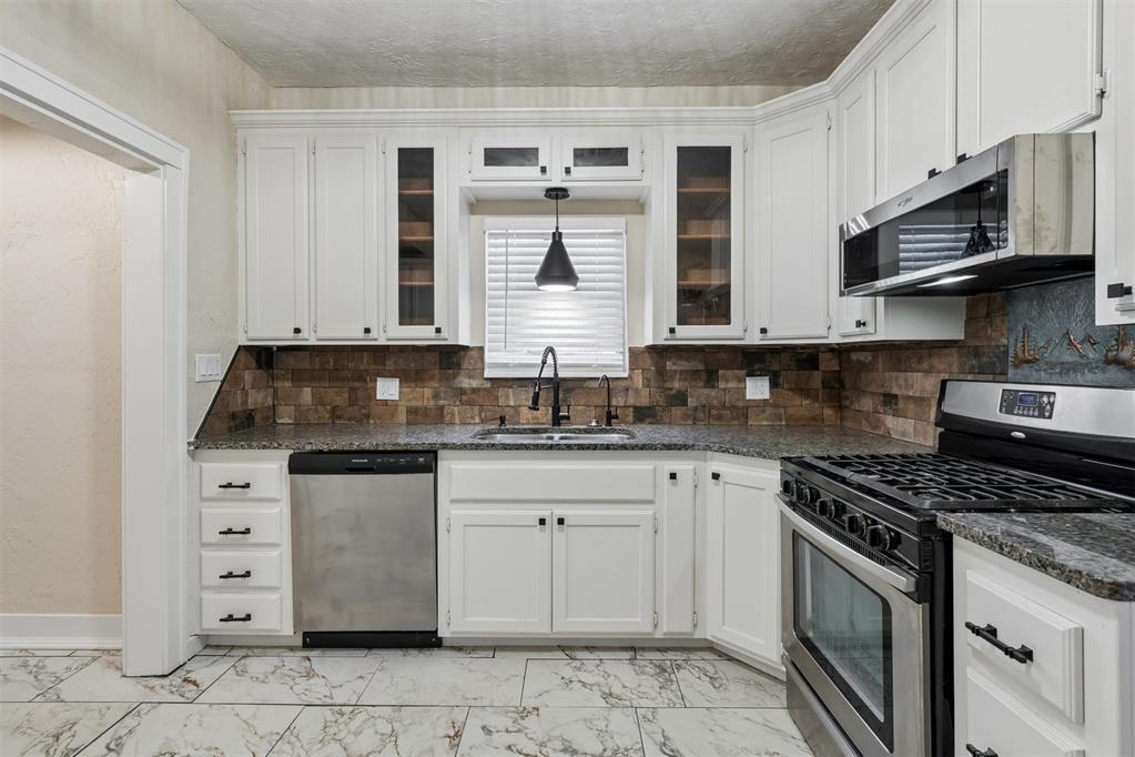 610 Nw Dearborn Avenue Property Photo 13