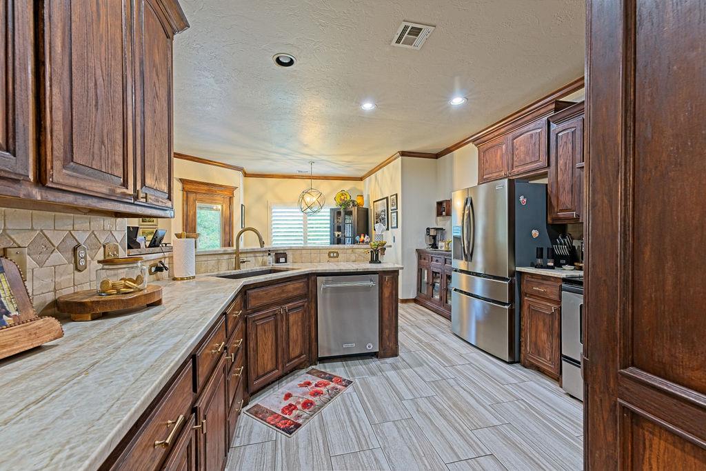 2422 Blackoak Court Property Photo 9