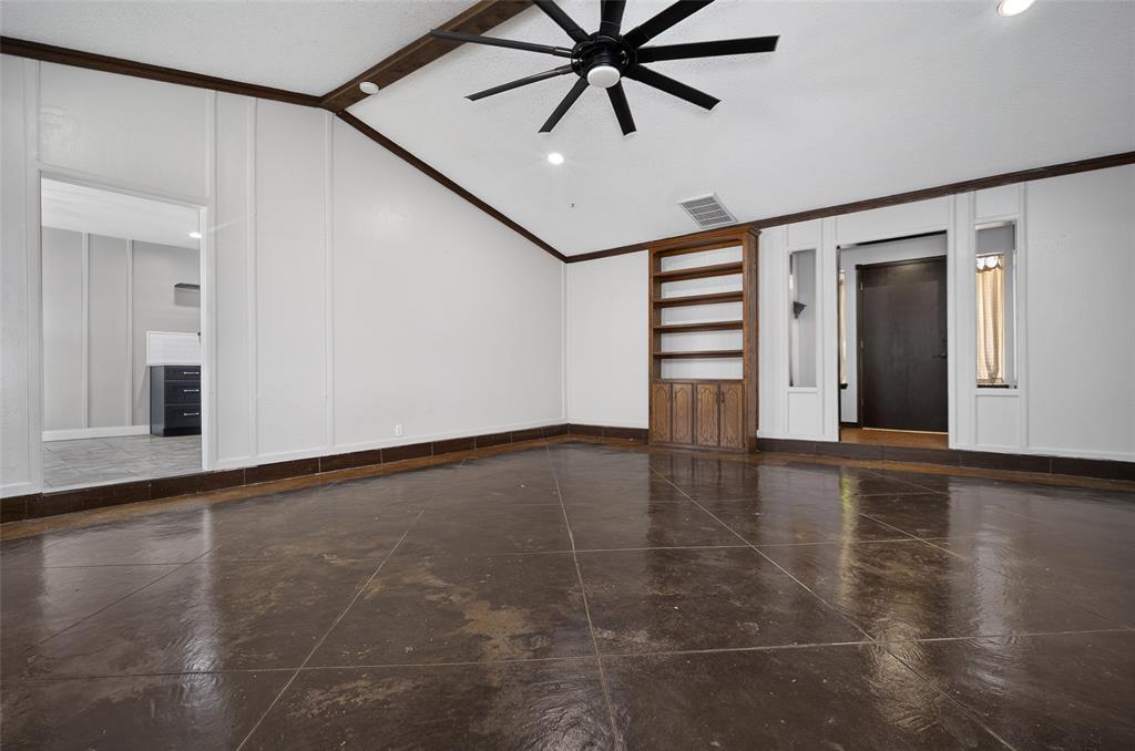 108 W Parkland Drive Property Photo 2