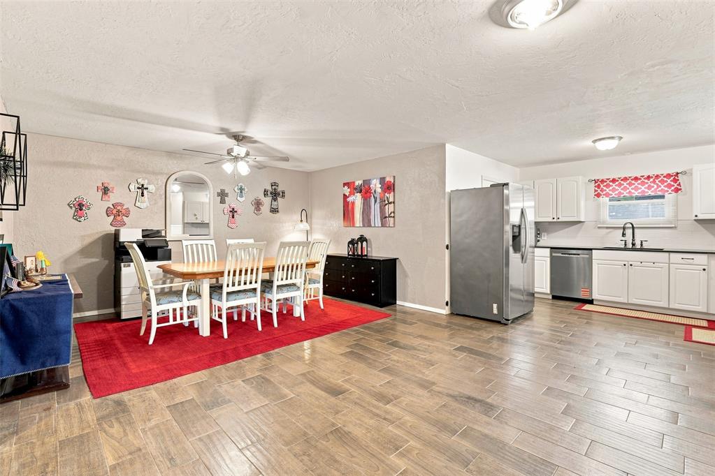 302 W Chisholm Drive Property Photo 16