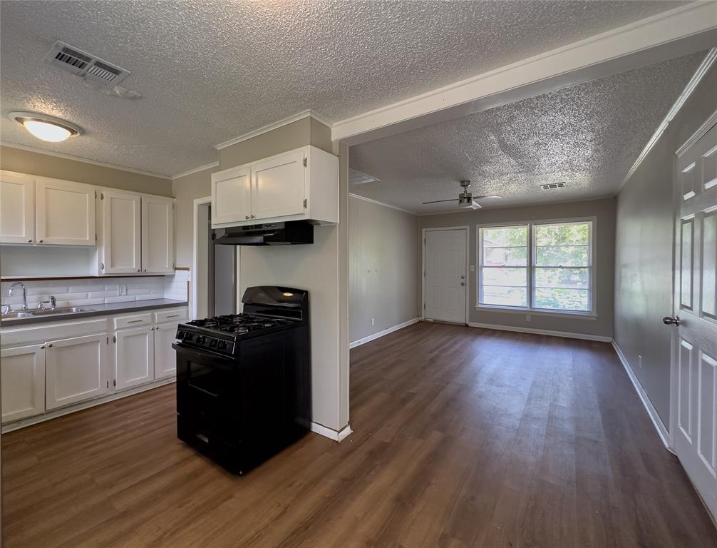 439 S 66th East Avenue Property Photo 8