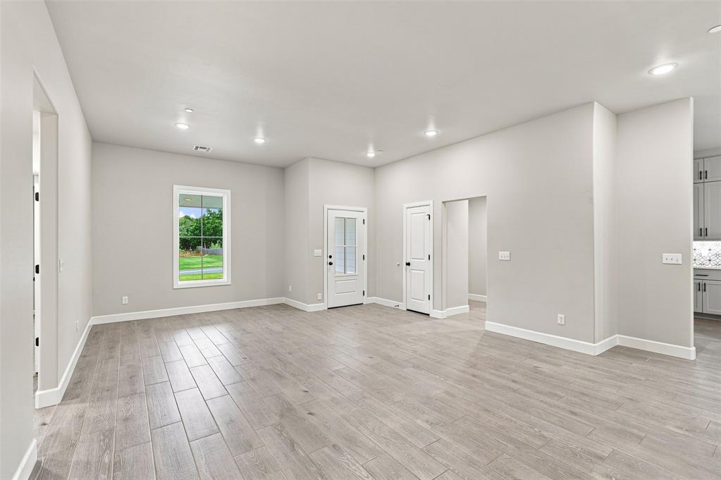 9508 Megans Way Property Photo 4