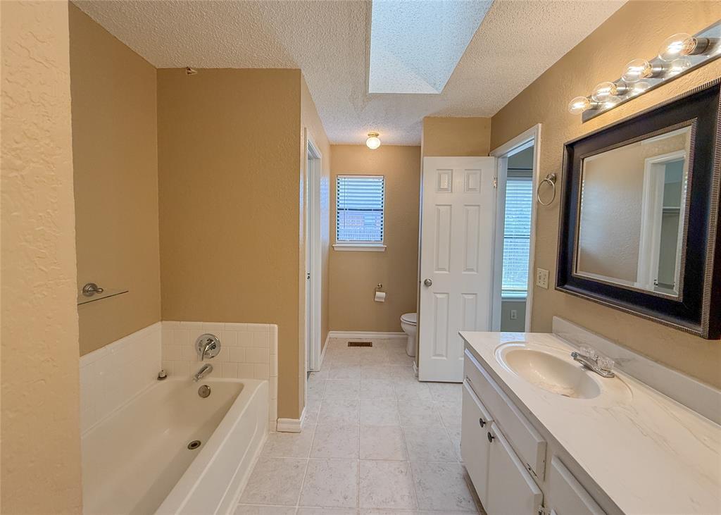 1009 Nw 168th Street Property Photo 20