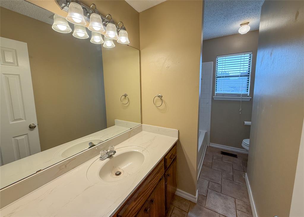 1009 Nw 168th Street Property Photo 22