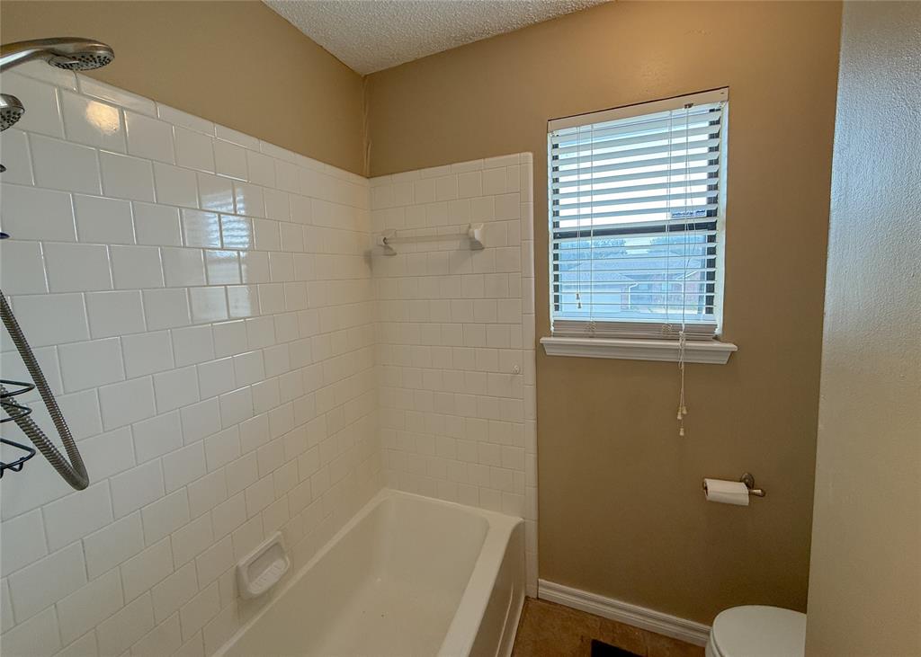1009 Nw 168th Street Property Photo 23