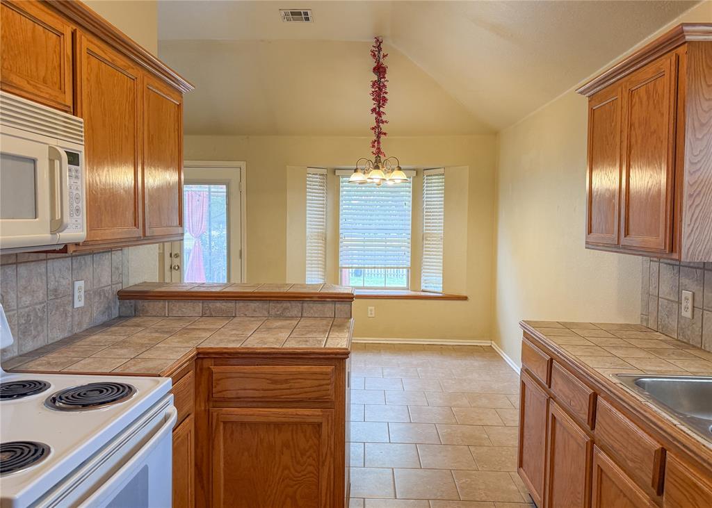 17553 Gold Drive Property Photo 4
