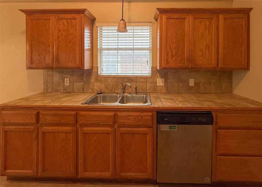 17553 Gold Drive Property Photo 6