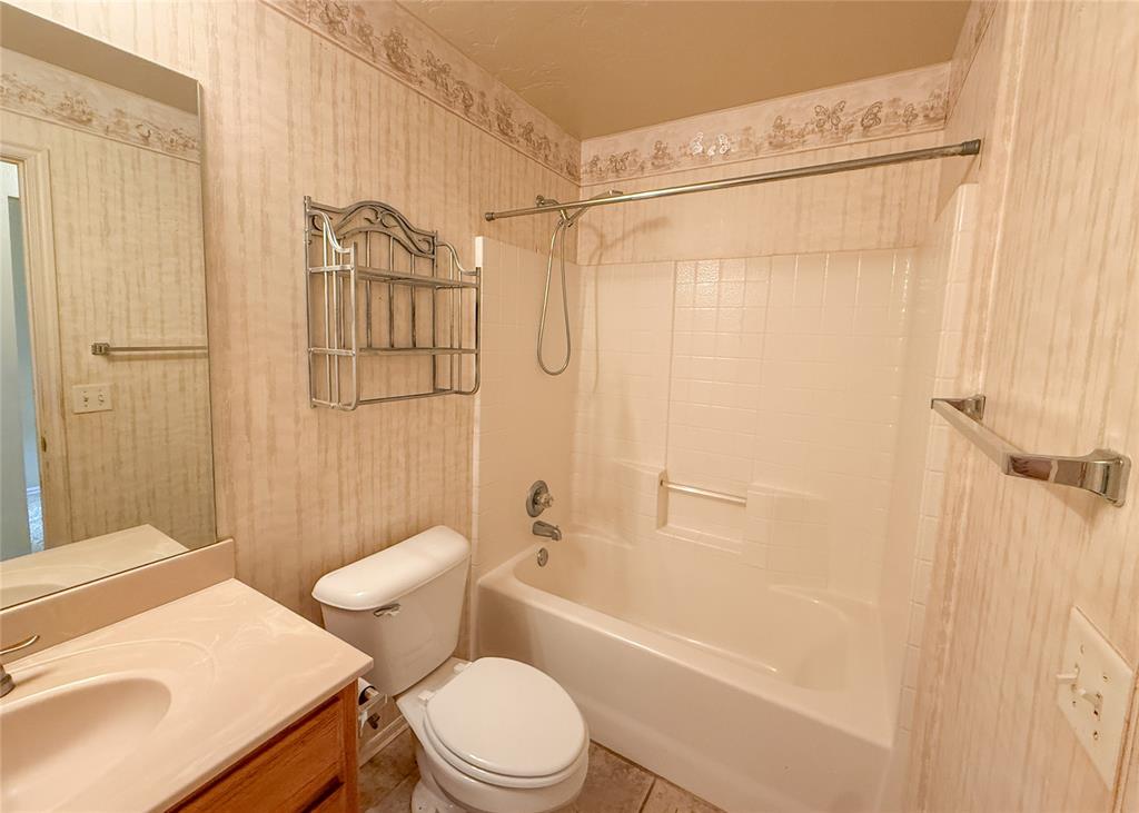 17553 Gold Drive Property Photo 12