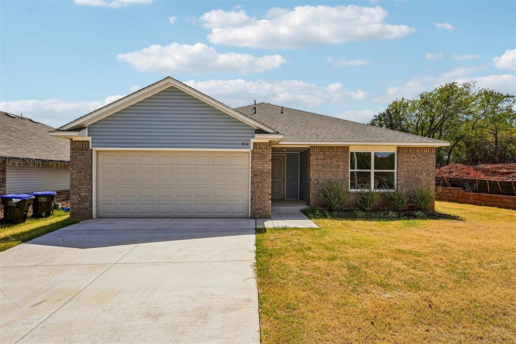 814 Twin Lakes Drive Property Photo 4