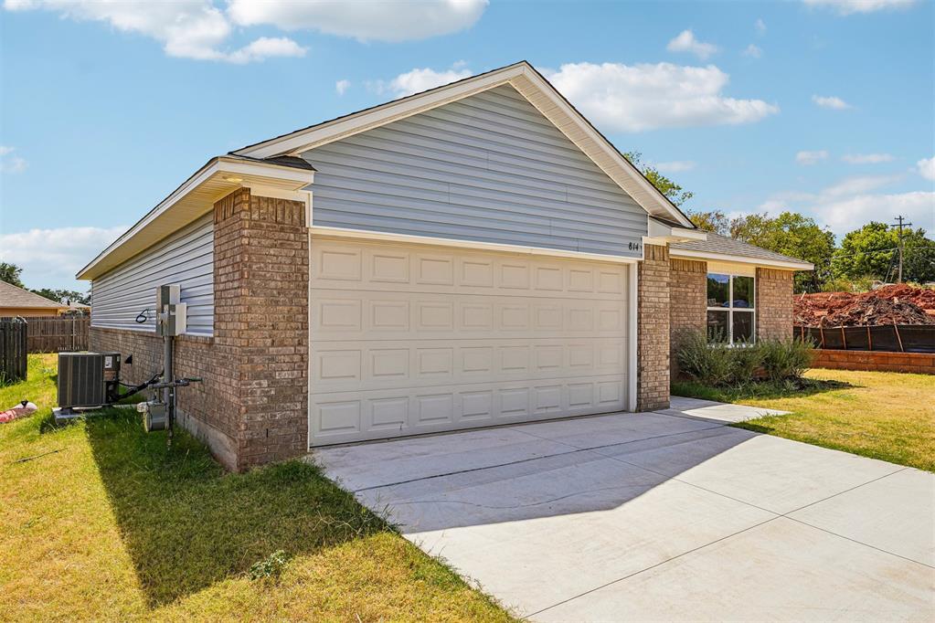 814 Twin Lakes Drive Property Photo 6