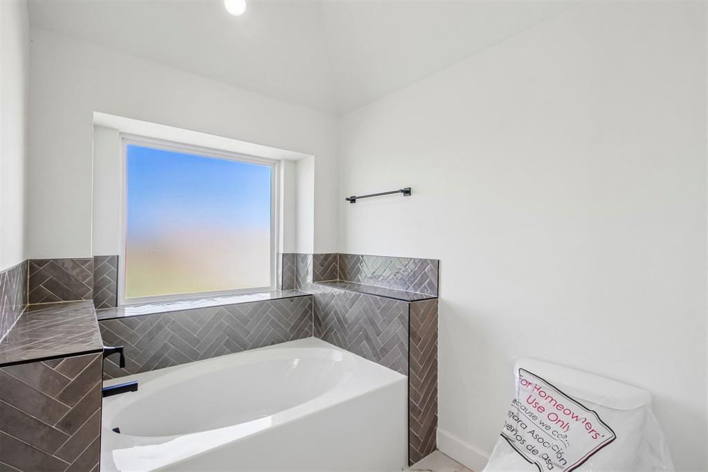 14017 Giverny Avenue Property Photo 19