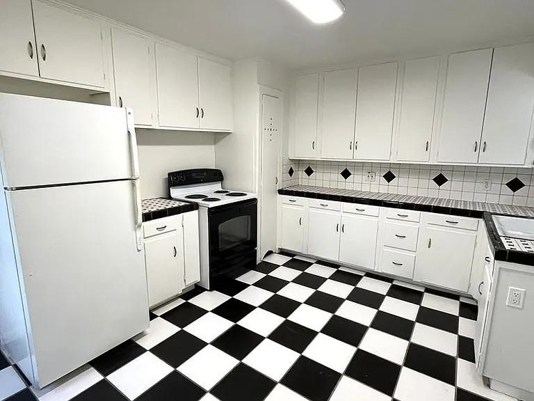 2229 N Gatewood Avenue Property Photo 33