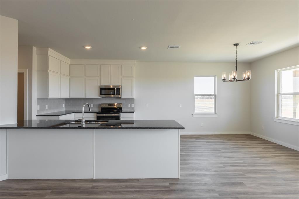 1725 Elm Circle Property Photo 3