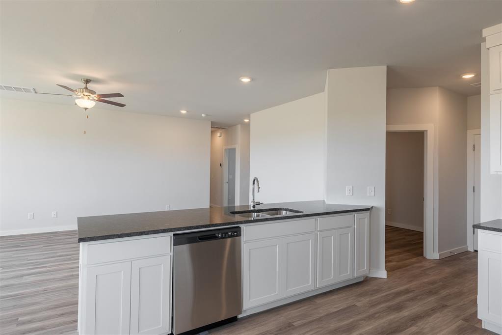 1725 Elm Circle Property Photo 6