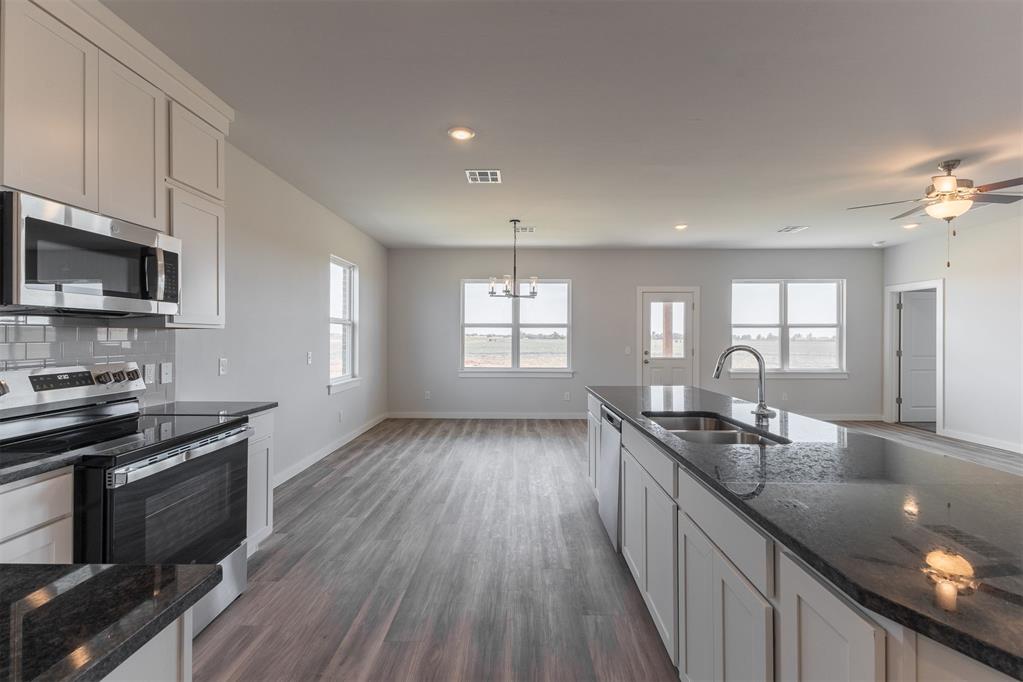 1725 Elm Circle Property Photo 7