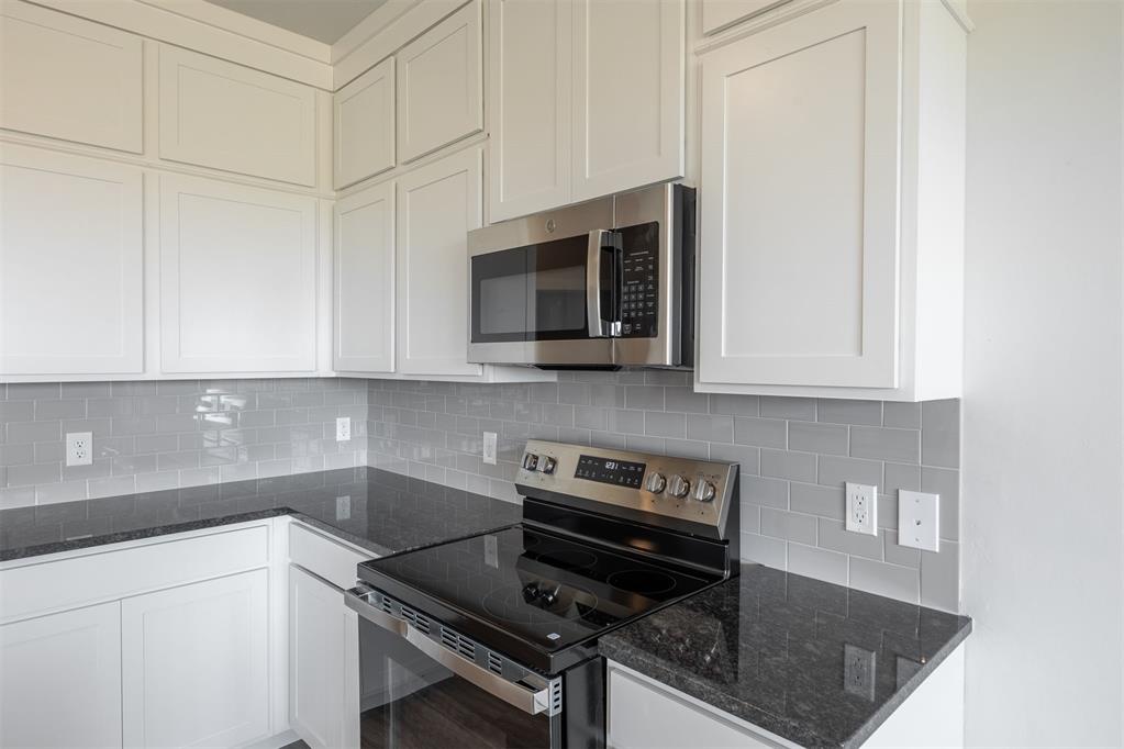 1725 Elm Circle Property Photo 8