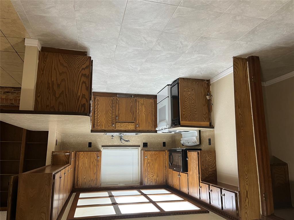 10329 Exter Avenue Property Photo 3