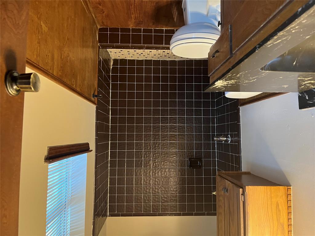 10329 Exter Avenue Property Photo 8