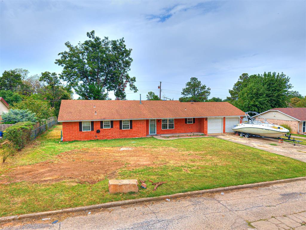 907 Oak Park Drive Property Photo 1