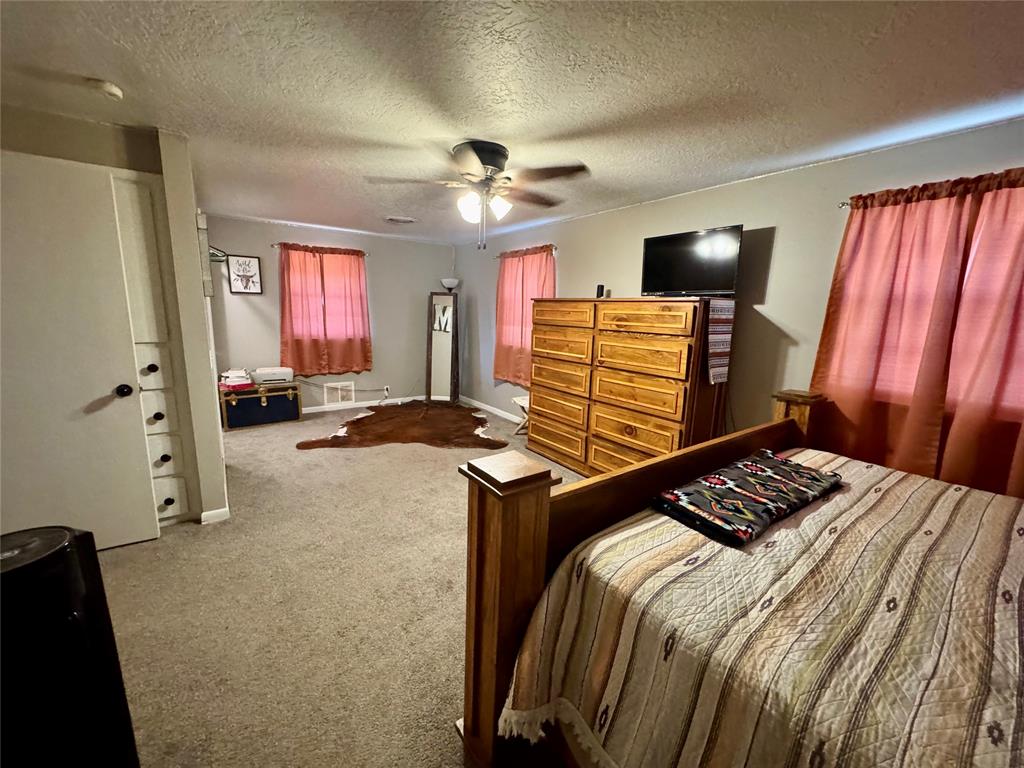 901 E Kee Street Property Photo 6