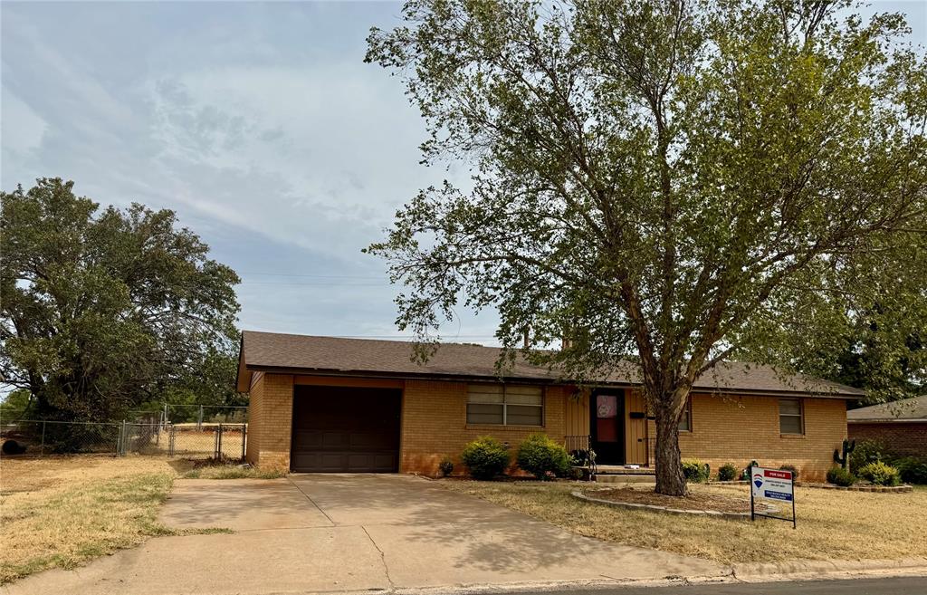 901 E Kee Street Property Photo 19