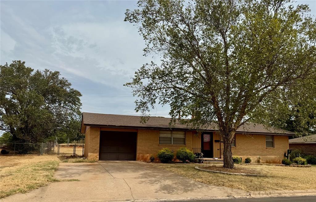 901 E Kee Street Property Photo 19