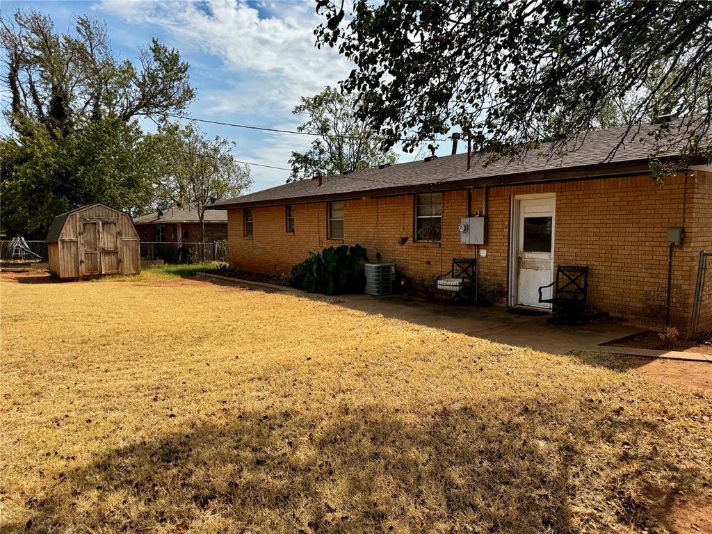 901 E Kee Street Property Photo 37