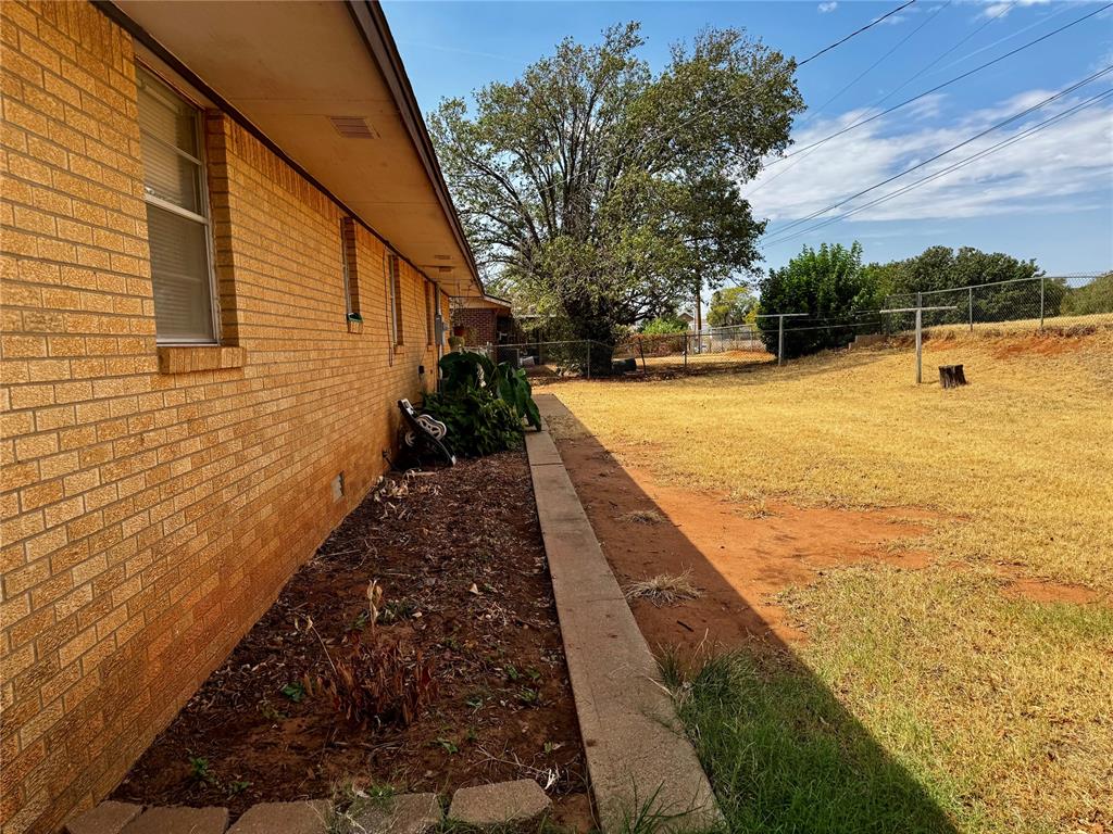 901 E Kee Street Property Photo 39