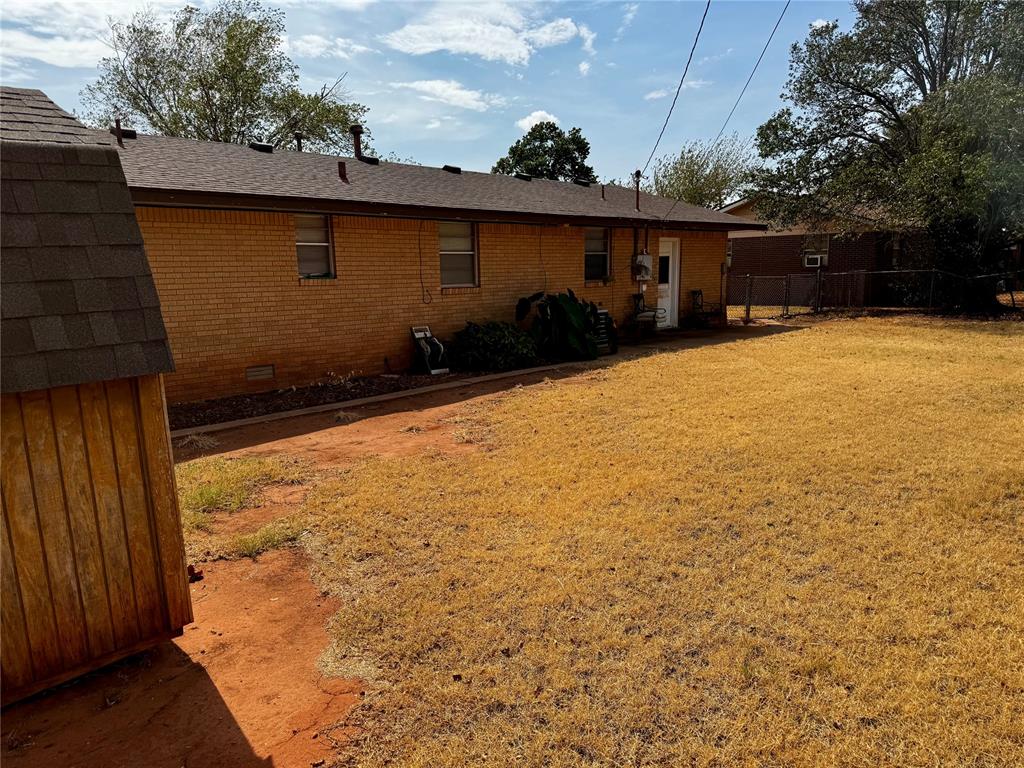 901 E Kee Street Property Photo 40