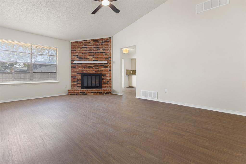1104 Juno Circle Property Photo 4