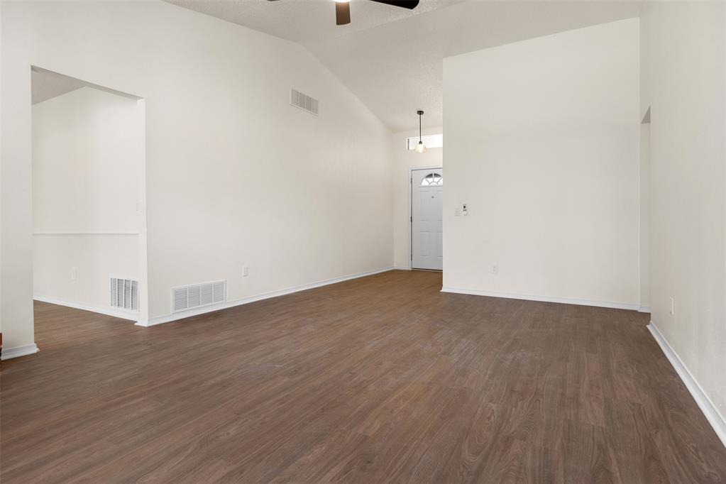 1104 Juno Circle Property Photo 5