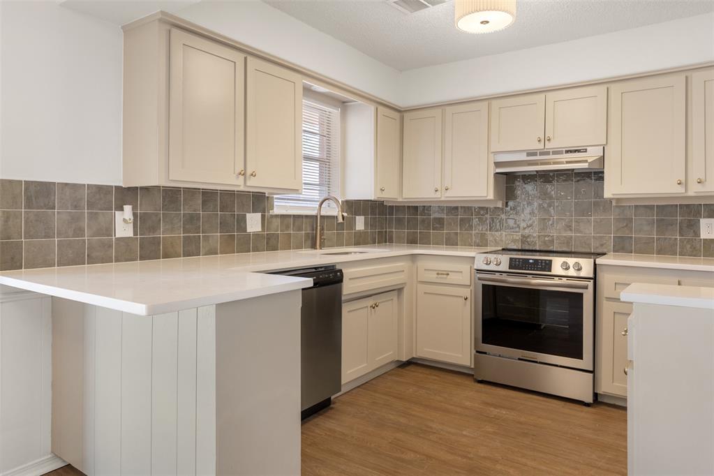 1104 Juno Circle Property Photo 8
