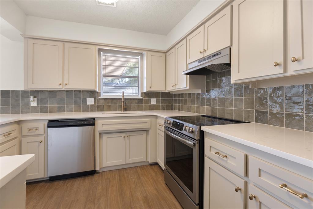 1104 Juno Circle Property Photo 9