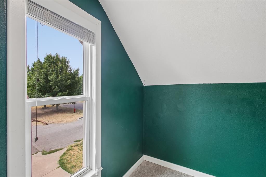 537 S Miles Avenue Property Photo 9