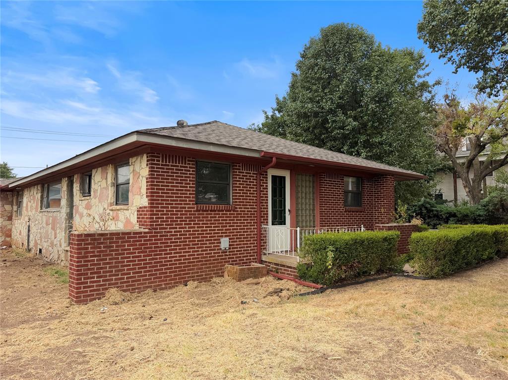 400 E Wade Street Property Photo 3