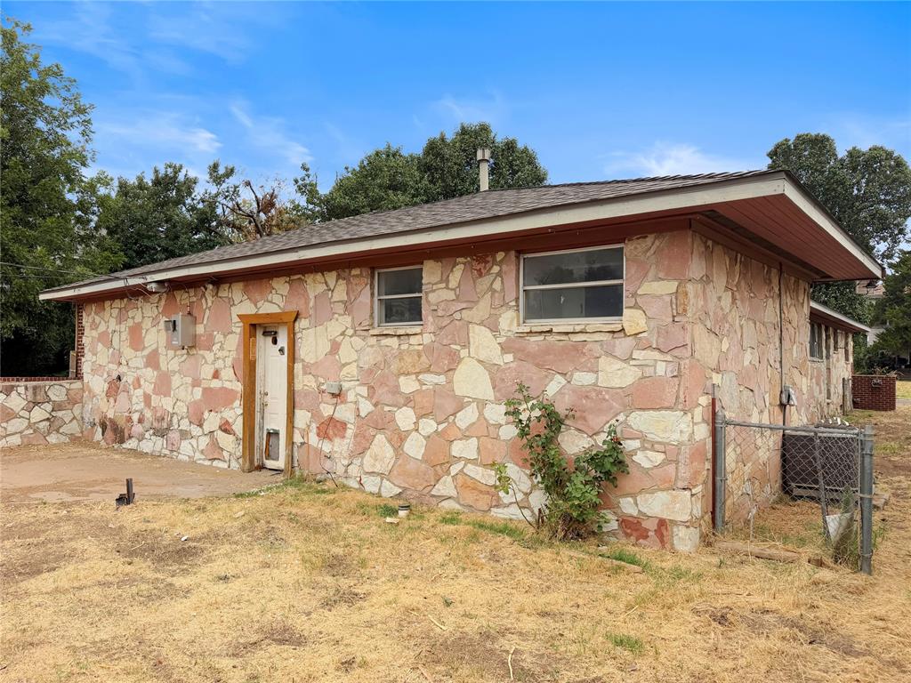 400 E Wade Street Property Photo 4